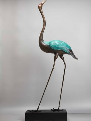 The red-crowned crane with returning head