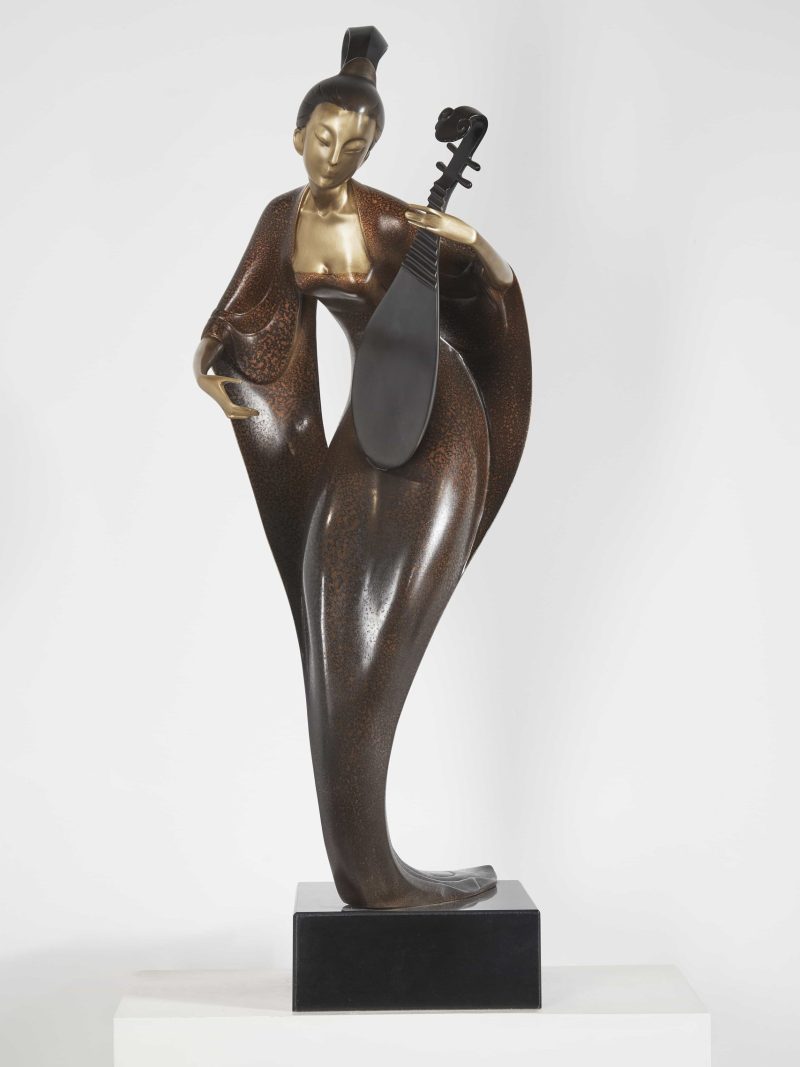 The woman playing the pipa