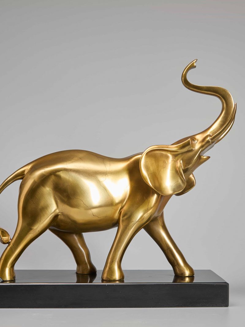 The luxurious golden elephant