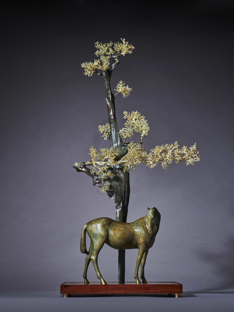 Golden leaves and branches, the horse lowering its head - Eastern poetry