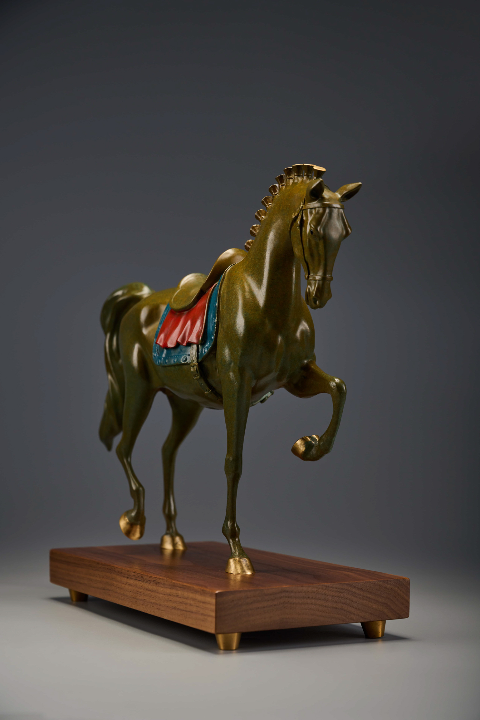 Reddish-brown tang-style horse with painted saddle — side view.