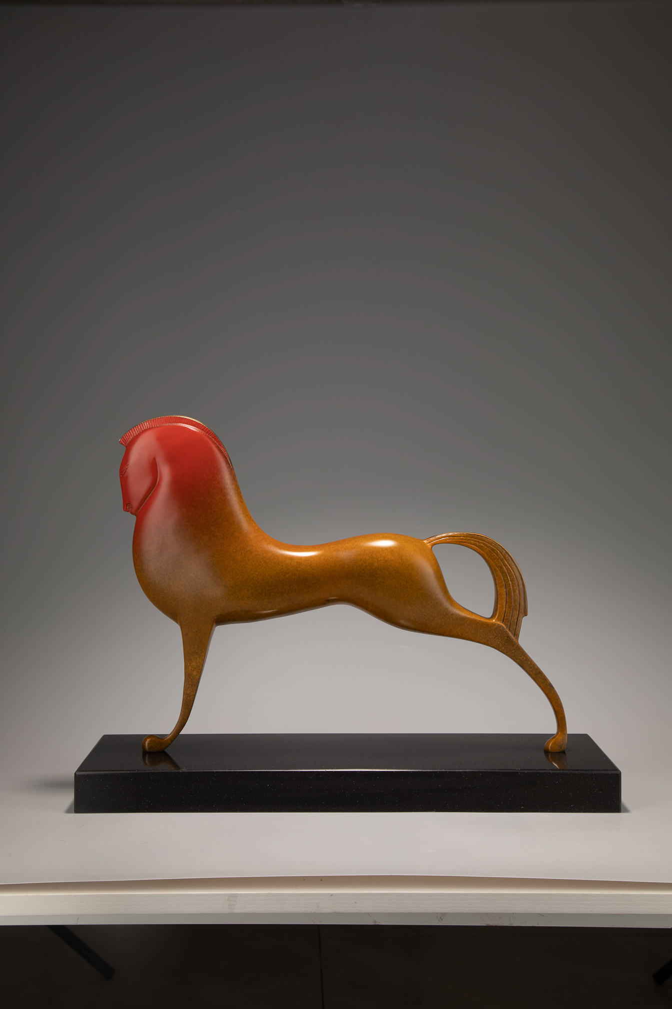 Minimalist gradient horse — side alt angle.