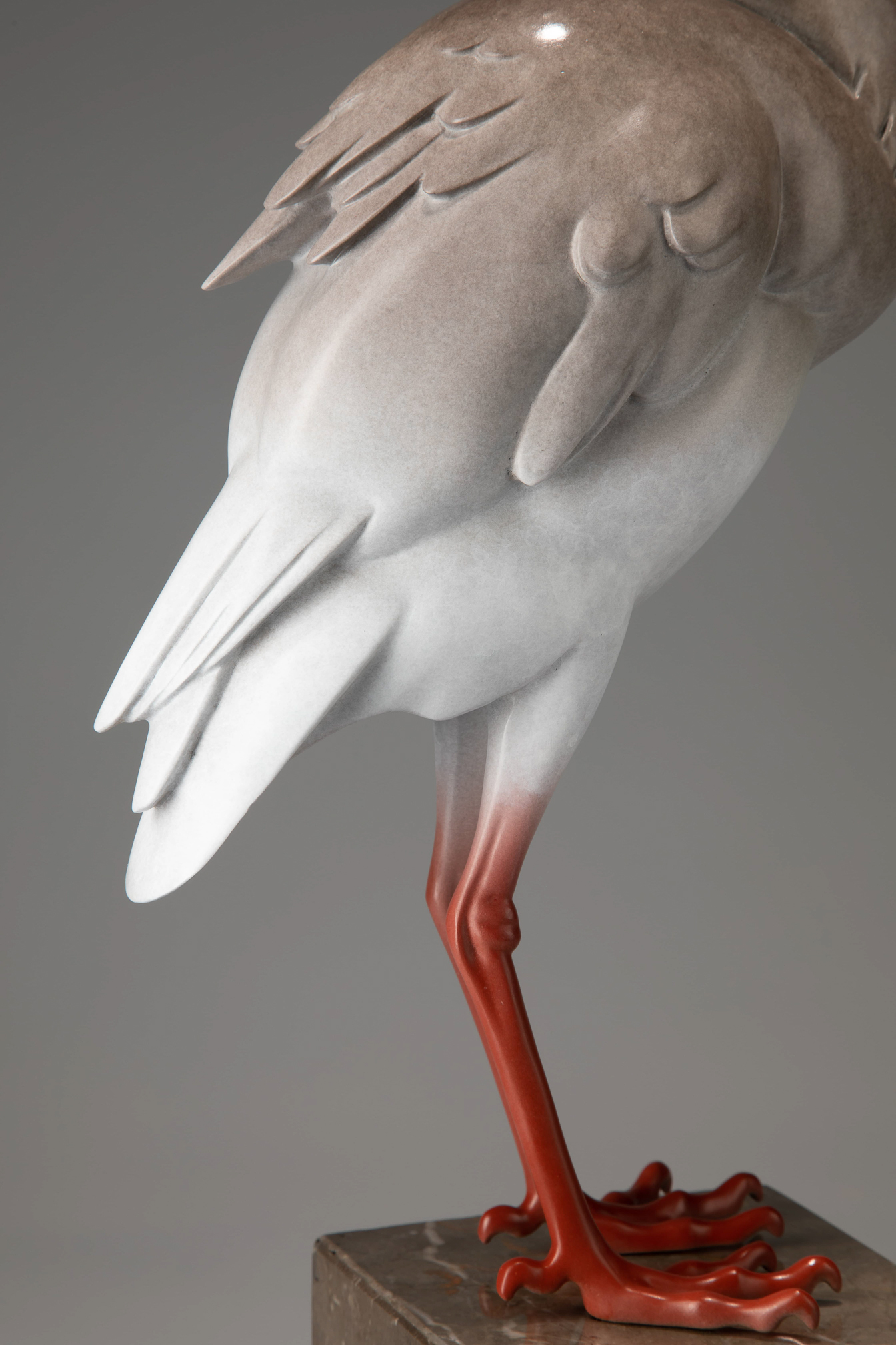 Crested ibis on marble base — legs close-up.
