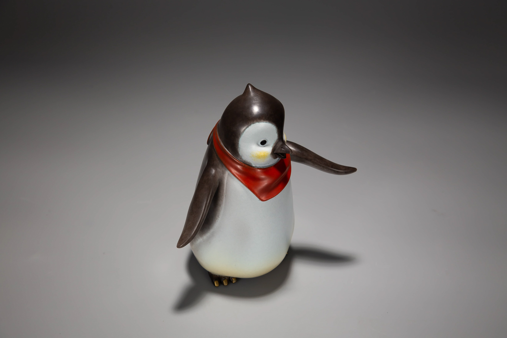 Penguin family (three pieces) — scarf penguin front.