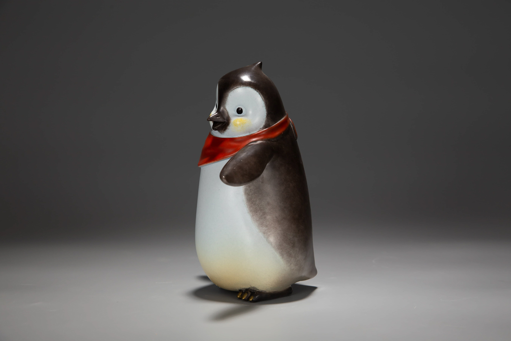 Penguin family (three pieces) — scarf penguin alt angle.