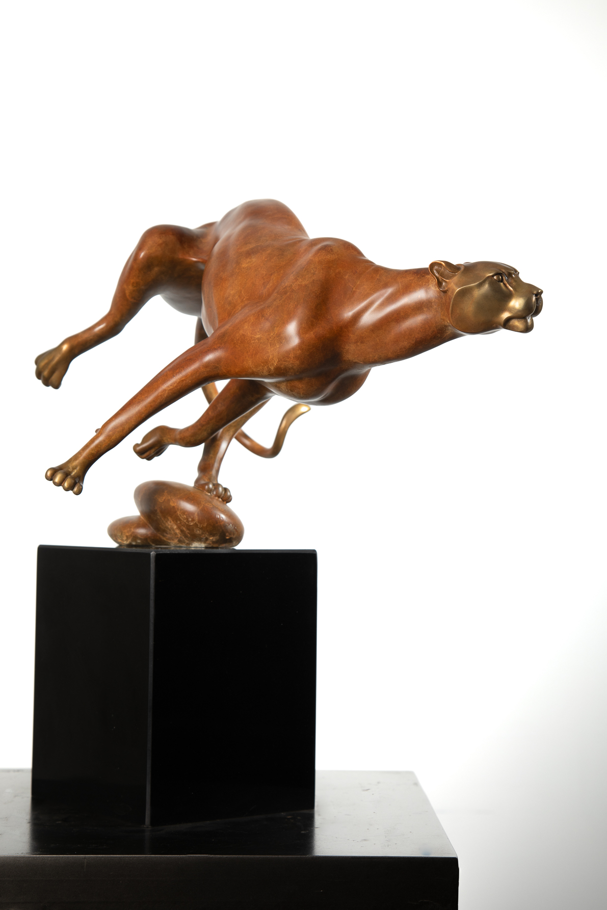 bronze-leopard-animal-sculpture- modern-sculpture-running-leopard-marble-base
