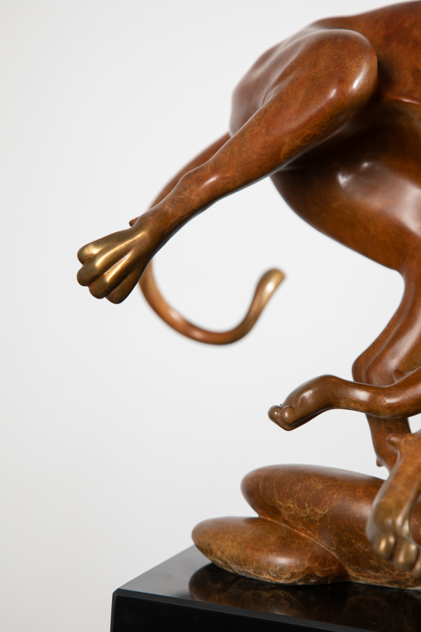 bronze-leopard-animal-sculpture- modern-sculpture-running-leopard-marble-base